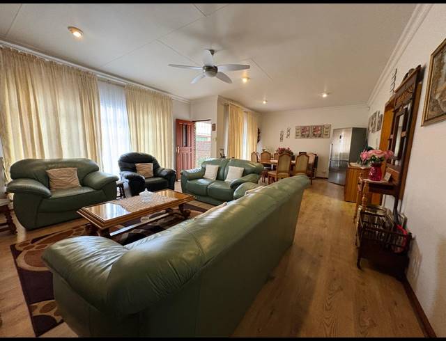 2 BEDROOM TOWNHOUSE FOR SALE IN THREE RIVERS EAST
